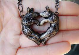 Wolf Love Necklace Heart Kissing Couple Grey Black Etsy Love Necklace Wolf Love Wolf Necklace