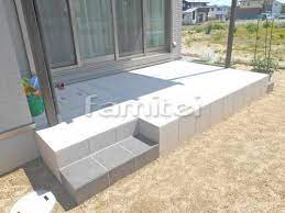 施工例 木津川市 外構工事 新築シンプルモダン オープン外構 玄関まわり アプローチ 門柱 表札 ポスト 照明 目隠し塀 オープン外構 外構 タイルテラス