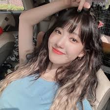 2011년 영화 《블라인드》로 연예계에 데뷔했다. X Ewnf73cwqhwm