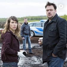 Katrin könig wird frühmorgens beim joggen am ufer der warnow von. Tatort Heute Ermitteln Die Kollegen Konig Und Bukow Vom Rostocker Polizeiruf 110 In Flammen Mehr Zum Fall Http Www Daserste De Unterhaltung Krimi Polizeiruf 110 Sendung In Flammen 102 Html Facebook