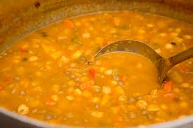 Locro — mit quiquirimichi locro ist ein herzhafter dicker eintopf, der sehr populär ist in der anden region. Con Locro De Las Chacras Comi Invita Al Resto Del Parque De La Cruz De Santa Ana Economis