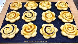 Aggiungere farina setacciata e lievito e lavorare velocemente con le mani fino ad ottenere un impasto liscio. Ciambelle Sarde Di Dorgali Zambellas Alla Marmellata Ciambelline Morbidissime Ricetta Sardegna Youtube