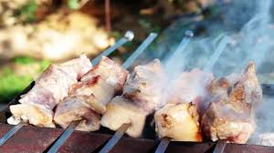 Bakso yang diolesi bumbu khusus dan dibakar langsung (tanpa arang) dan disediakan bersama potongan ketupat dan kuah kaldu yang hangat dan bumbu kacang. Grilled Indonesian Meatballs Bakso Bakar Stock Footage Video 100 Royalty Free 1028229170 Shutterstock