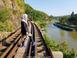 Beliau berkata, peralatan yang digunakan untuk pembinaan landasan kereta api itu juga terhad. Kembara Thailand Death Railway Kanchanaburi Mengimbau Sejarah Keganasan Manusia Ana Suhana