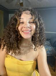 My name is Aray & I have a girls group! We do networking events, FREE  PHOTOSHOOTS, Mental health, journaling & self care days + so much more!!  Follow