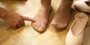 Flat feet with low arches can be particularly painful, especially when you're not wearing the right shoes. Pointe Shoes For Wide Feet A Complete Dancer S Guide Bestpointe Com The Ballet Experts