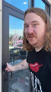 I’m a cheeseburger fan…. #fyp #cheeseburger #martinspotatorolls  #lachelesfinefood @Burger King