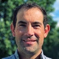 Robert Kniffen's Instagram, Twitter & Facebook