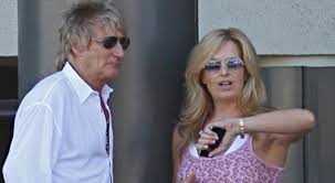 Penny lancaster was raised by her parents whose names are graham and sally and they were both physical fitness trainers and had therefore always held a love for fitness. Penny Lancaster Bruderchen Fur Alastair Tikonline De