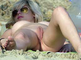 Femme nue & naturisme : Photos sexe et baise à la plage