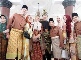 Menteri hal ehwal ekonomi datuk seri mohamed azmin ali menzahirkan ucapan takziah kepada keluarga seorang rakyat malaysia yang maut dalam kemalangan bas di afyonkarahisar, turki takziah buat keluarga mangsa kemalangan dan keluarga besar pkns atas kehilangan itu. Facebook