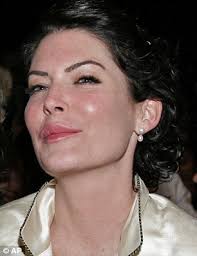 Lara Flynn Boyle is barely recognisable after years of plastic surgery