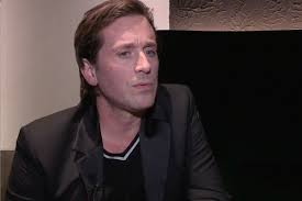Thomas dutronc est le fils unique du célèbre couple françoise hardy et jacques dutronc. Thomas Dutronc Paris Match
