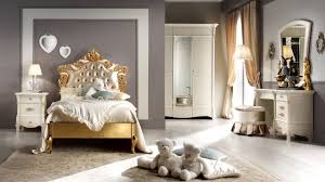 Dieser romantische weiße nachttisch aus metall bringt den romantischen landhausstil in ihr schlafzimmer. Schlafzimmer Diamante Weiss Gold Komp 1 Online Kaufen Spels Mobel