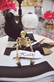 These diy halloween decorations are cute, scary, and easy to make. Best Halloween Table Decor And Centerpiece Ideas Chic Halloween Tablescapes