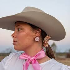 APRIL MCLEAN (@aprilmcleann) • Instagram photos and videos