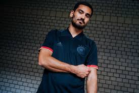 Das neue heimtrikot von adidas überzeugt dabei durch ein streifendesign und setzt mit der deutschlandflagge an den ärmeln ein echtes highlight. Deutschland Trikot 2020 Shop Alles Zum Neuen Dfb Trikot 2020 Zur Fussball Em