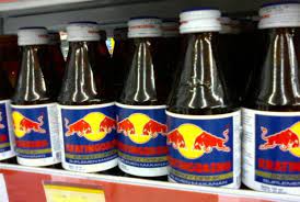 Der sprung aus fast 39 kilometern höhe wird sogar live im tv übertragen. Red Bull Die Geschichte Eines Energy Drinks Aus Osterreich