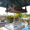 Kerabat dari pemilik warung mengatakan kalau warung ini diganggu 100 jin. 1