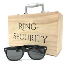 Holzkoffer Ring Security Perfekter Auftritt Fur Ihre Trauringe Ringkissen Bei Der Hochzeit Zaubern Sie All Ihren Gasten Ein Holzkoffer Trauzeuge Koffer