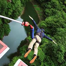 Many commercial operators now use full body harnesses to avoid the possibility of a jumper becoming detached from the ankle attachment. Bungy Jumping And The Benefits Of Fear By Phil Luza Adventure Capitalists Medium