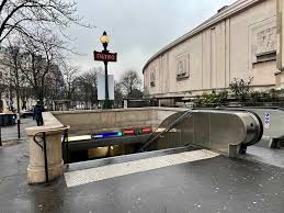 Start - Trocadero Metro stop » Paris self-guided audio tour app » VoiceMap