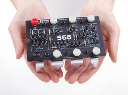 Are you suddenly seeing 5:55 when you check the time or did you see 5:55 in a recent dream? The Three Fives Kit A Discrete 555 Timer