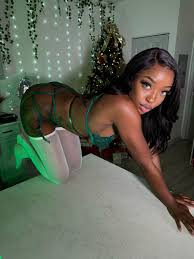 OnlyFans model niyahrenee - pornpic.com