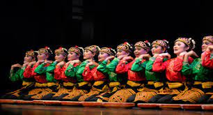 Jul 13, 2021 · tari saman (aceh ) tarian saman merupakan contoh tarian milik negara indonesia yang telah menarik perhatian masyarakat dunia. Pola Lantai Tari Saman Dan Fakta Tentang Tari Saman Kumparan Com