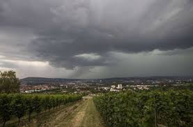 Dabei wird zwischen drei stufen unterschieden: Wetter In Stuttgart Schwere Gewitter Drohen Im Kessel Wird Es Ungemutlich Stuttgart Stuttgarter Nachrichten