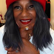 ᏌᏰᎡᎥᏌ ᏬᎡᎾᎹ updated her profile picture.