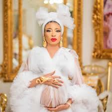 The fued between nigerian actresses, lizzy anjorin and toyin abraham reached a climax today when abraham took to social media to warn anjorin against cursing her family. Lizzy Anjorin Gold Diamonds Merchant Successful Business Mogul Jaiman S Online