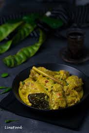 While this recipe uses chicken, it can be substituted with prawns, flower crabs or fishead. Ayam Masak Lemak Cili Api Malaysian Chicken Curry