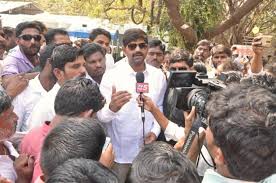 On saturday, ganesh met senior. Out On Bail Congress Mla Ganesh Says Mla Who He Assaulted Is Like A Brother The News Minute