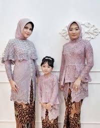 100 Ide Inspirasi Baju Kebaya Brokat Terbaru 2019 Untuk Tampil Cantik Dan Kekinian Wikipie Co Id Pakaian Wanita Pakaian Pesta Gaya Anak