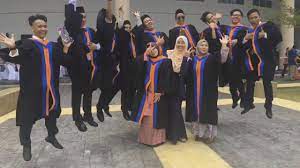 Check spelling or type a new query. Graduan Livoc Di Majlis Konvokesyen Kolej Kolej Vokasional 2017 Youtube
