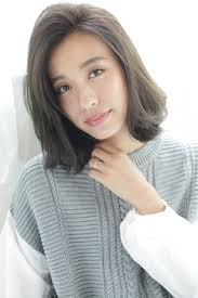 ミディアムヘアは前髪なしで大人色気アピールおすすめスタイル特集