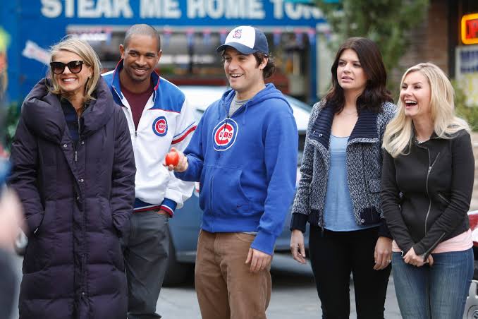 Somehow, Rewatching 'Happy Endings' Has Made Me Excited About Socializing  Again | Vogue