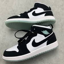 Pin By Jay Brianna On Fresh Kicks In 2020 Black Nike Shoes Shoes Sneakers Nike Nike Shoes Air Force