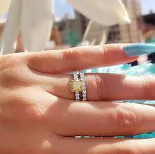 Things To Look For When Purchasing An Engagement Ring Online 1 Trust Do They Seem Trustwor Engagement Ring Online Diamond Engagement Rings Platinum Setting