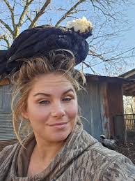 Leanna Armstrong's Instagram, Twitter & Facebook