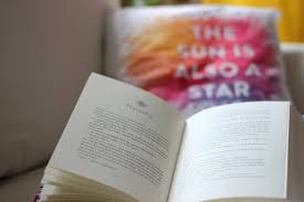He is seventeen/years/old with asian features because of his korean family. Neu Im Bucherregal The Sun Is Also A Star Ein Einziger Tag Fur Die Liebe Apfelbackchen Familienblog