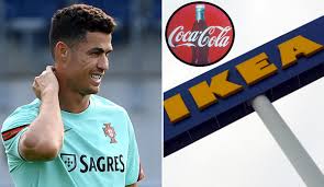 In this way, the value of the soft drink company lost 4 billion dollars in 24. Em 2021 Ikea Reagiert Auf Cristiano Ronaldos Fehde Mit Coca Cola