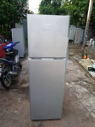 Bunyi / pembekuan berlaku secara rawak dan berasal dari kawasan dispenser. Used Hisense 2 Door Fridge Refrigerator Peti Sejuk Peti Ais 320 Litres Rm600 Kitchen Appliances On Carousell