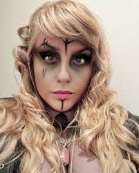 Hi all! I like playing about with my look. I'm getting better at hair  braiding, my hair is all natural. I should really do my lineage... I've got  a feeling i'll have