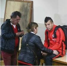 Born 3 august 1987) is a chilean professional footballer who plays for turkish club. El Jot S Nchez On Twitter Gary Medel Frente A Messi Gary Medel Frente A Su Mama