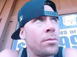 Garrett Newell's Instagram, Twitter & Facebook