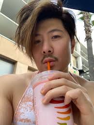 I like my hair best when I wake up and it looks like this. HairBesties, How  many of you prefer your hair not styled and just messy?