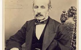 Înaintea conceptului de școală descris drept grupul de persoane adunate laolaltă pentru a învăța ceva de la un mentor, a existat bineînțeles conceptul de maestru și ucenic, educator și învățăcel. Petrache Poenaru Romanul Care A Inventat Stiloul Modern Imperialtransilvania