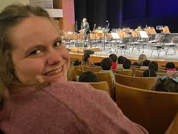 🎶✨ El alumnado del Aula Abierta disfrutó de un maravilloso espectáculo de  “Pedro y el Lobo”, organizado por Conciertos Escolares e interpretado por  la @osrmurcia__ y @etceterateatro 🎭 Una experiencia musical y